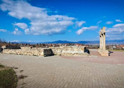 Budakalász, Kálvária-domb, Árpád-kori templomrom