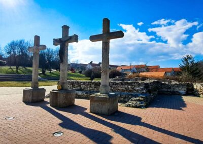 Budakalász, Kálvária-domb, Árpád-kori templomrom