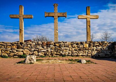 Budakalász, Kálvária-domb, Árpád-kori templomrom